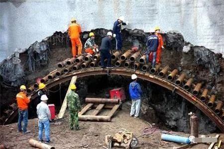 涪陵隧道钢花管支护案例